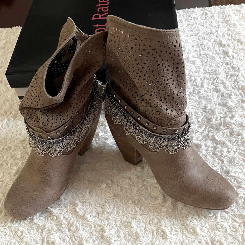 Not Rated Booties size 8